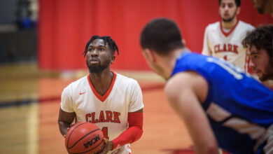 Alumni mentorship program scores with men’s basketball team