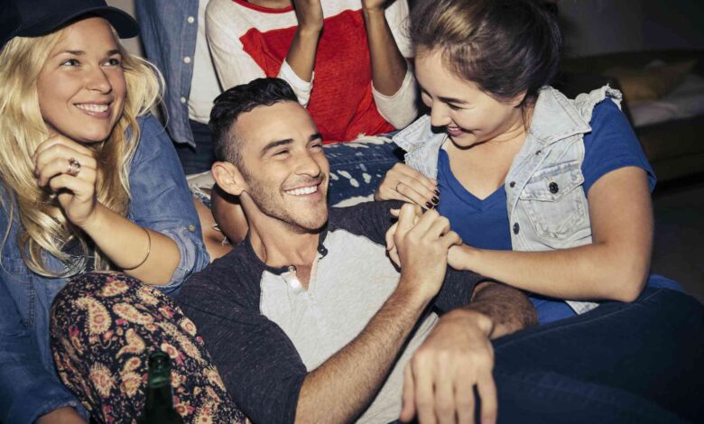 If You Think You’re Dating a Womanizer, Here’s What to Do If You Think You’re Dating a Womanizer, Here’s What to Do