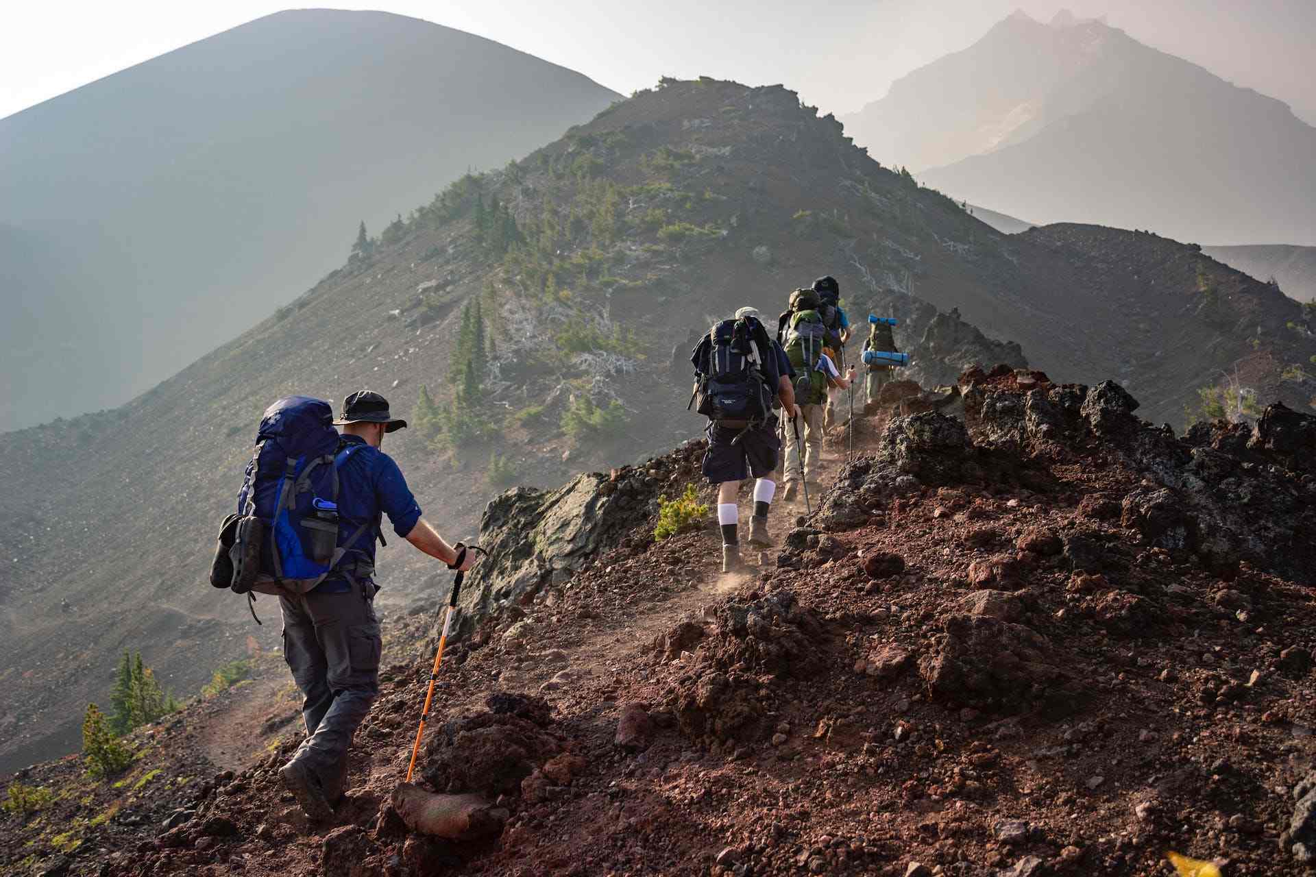 friends-hiking-on-the-mountain-15-questions-to-discover-your-life-purpose
